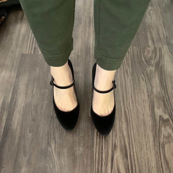 Meet your Posher, Hannah - Picture 1 of 9